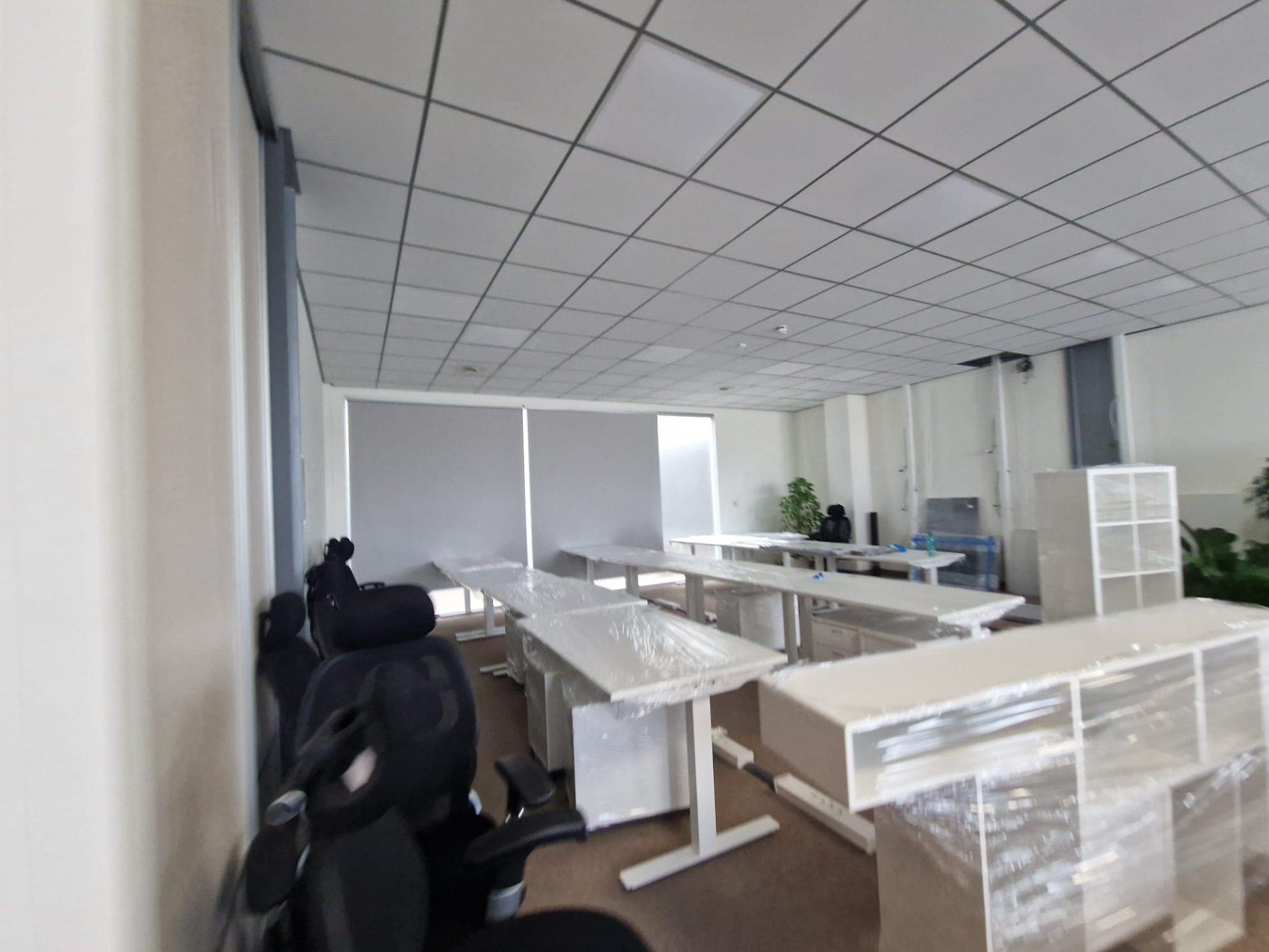 Blog 11 Biroju mebelu montaza