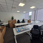 Biroju mebelu parcelsana